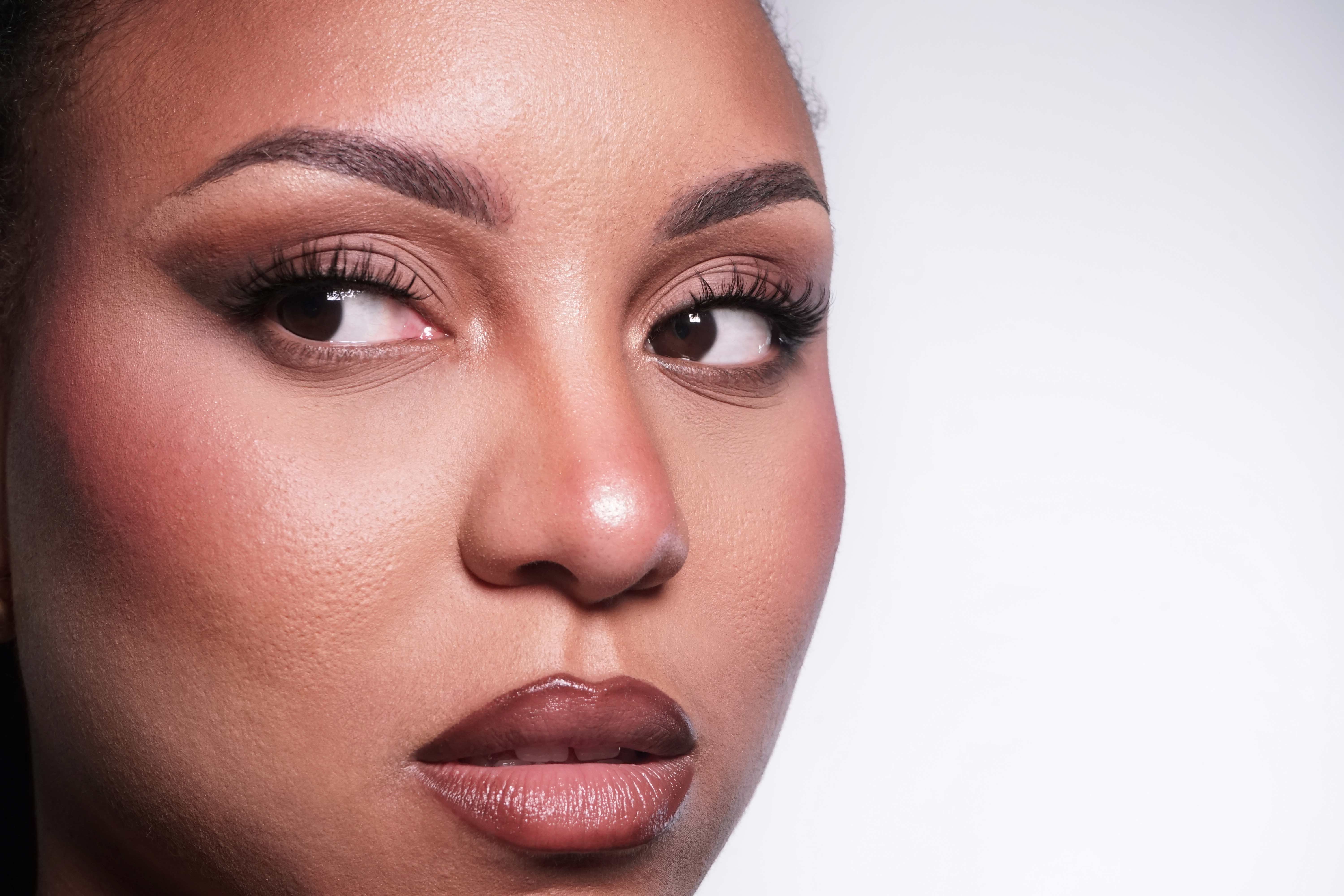Yubari Lashes : Les cils les plus conforts, naturels et faits main.
